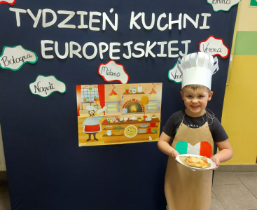 Zdjęcie indywidualne przedszkolaka z okazji Tygodnia Kuchni Europejskiej. - powiększ