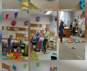 Zdjęcie przedstawia dzieci w trakcie zabawy.  - powiększ