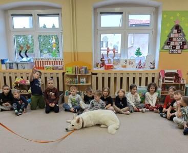 Zdjęcie grupowe z suczką Super - powiększ